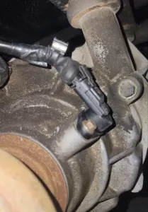 Расположение датчика скорости на раздаточной коробке Соболь НН 4х4 (второй ракурс)